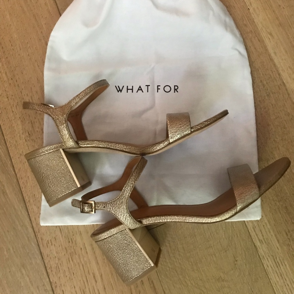 What for heeled sandals in gold/silver